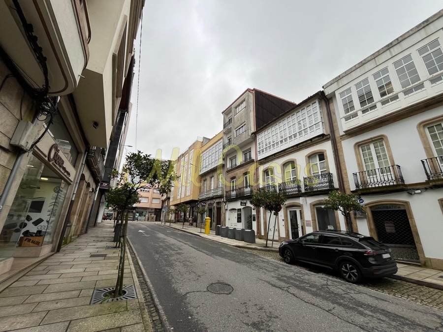 Bajo escultor ferreiro simm 15 